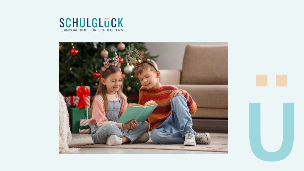 Niños leyendo tranquilos bajo el árbol de Navidad en un ambiente familiar relajado.